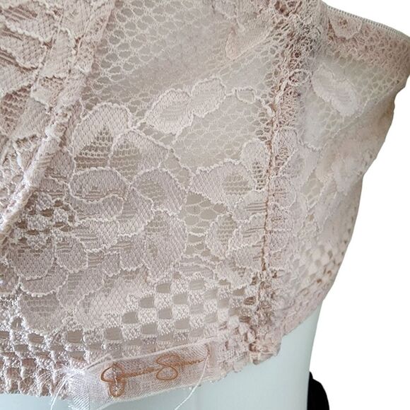 Jessica Simpson bra - Picture 13 of 13